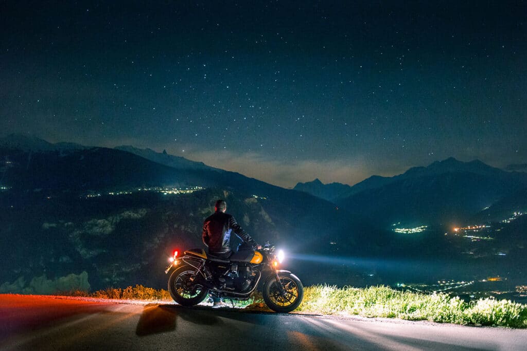 ¿Qué causa los accidentes de motocicleta?