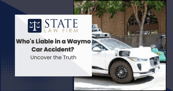 Un coche blanco de Waymo se vio involucrado en un accidente.